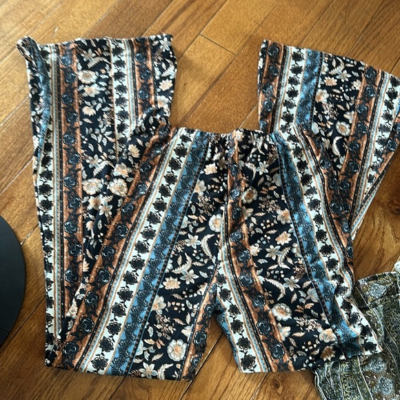 Maternity pants size small - Picture 2 of 3